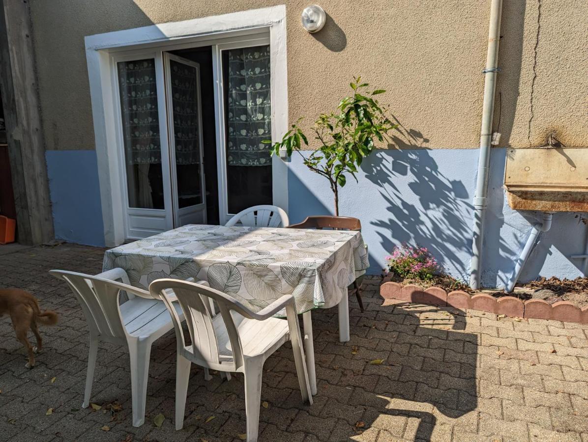 Domaine Viticole Philippe Deschamps Bed & Breakfast Beaujeu  Exterior photo